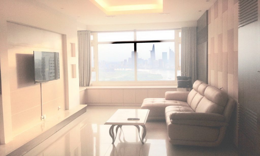 Thông tin chi tiết: Toà Ruby 1, tầng 24, 4 phòng ngủ 3 toilet 206 m2, đầy đủ nội thất, view sông Sài Gòn – trung tâm quận 1.
Giá cho thuê: 2000 USD/ tháng. Tình trạng: Đã cho thuê